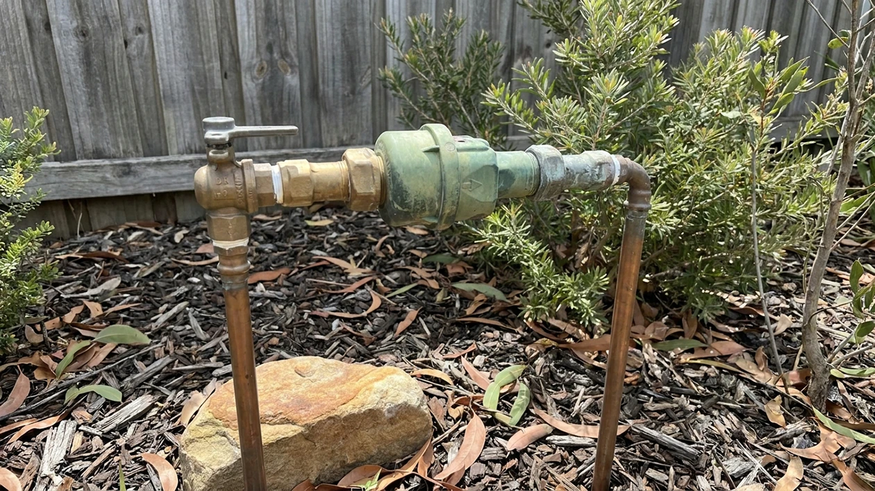 Turn-off-water-supply-to-house